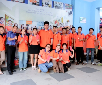 In Tân Phú  thưởng lễ 30.4 cho nhân viên