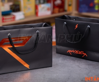Túi giấy đen in logo sang trọng - giá tận xưởng