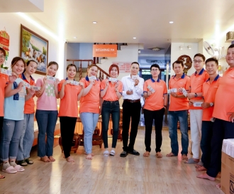 In Tân Phú  thưởng lễ 30.4 cho nhân viên