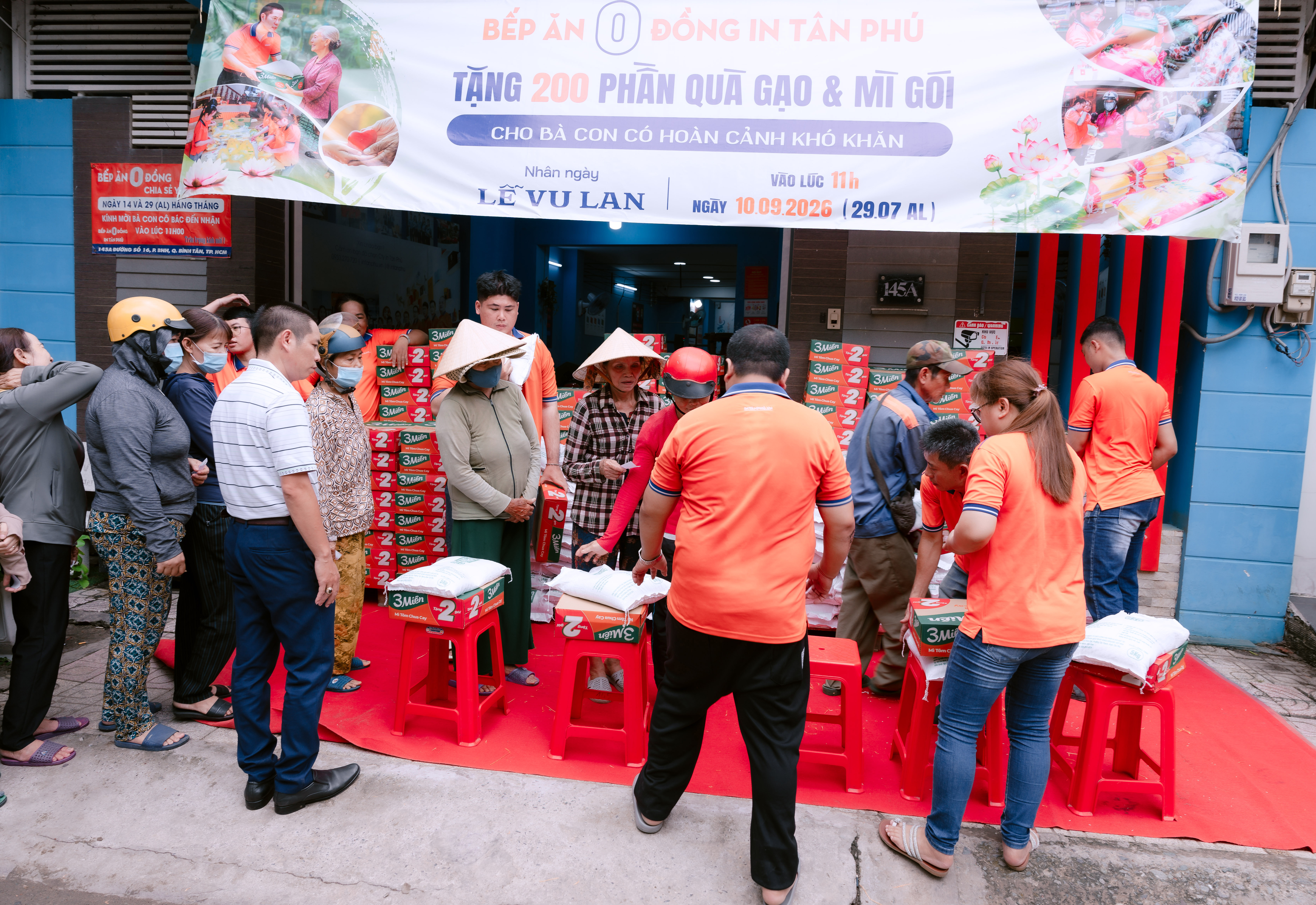 In Tân Phú phát mì và gạo mùa Vu Lan 2026