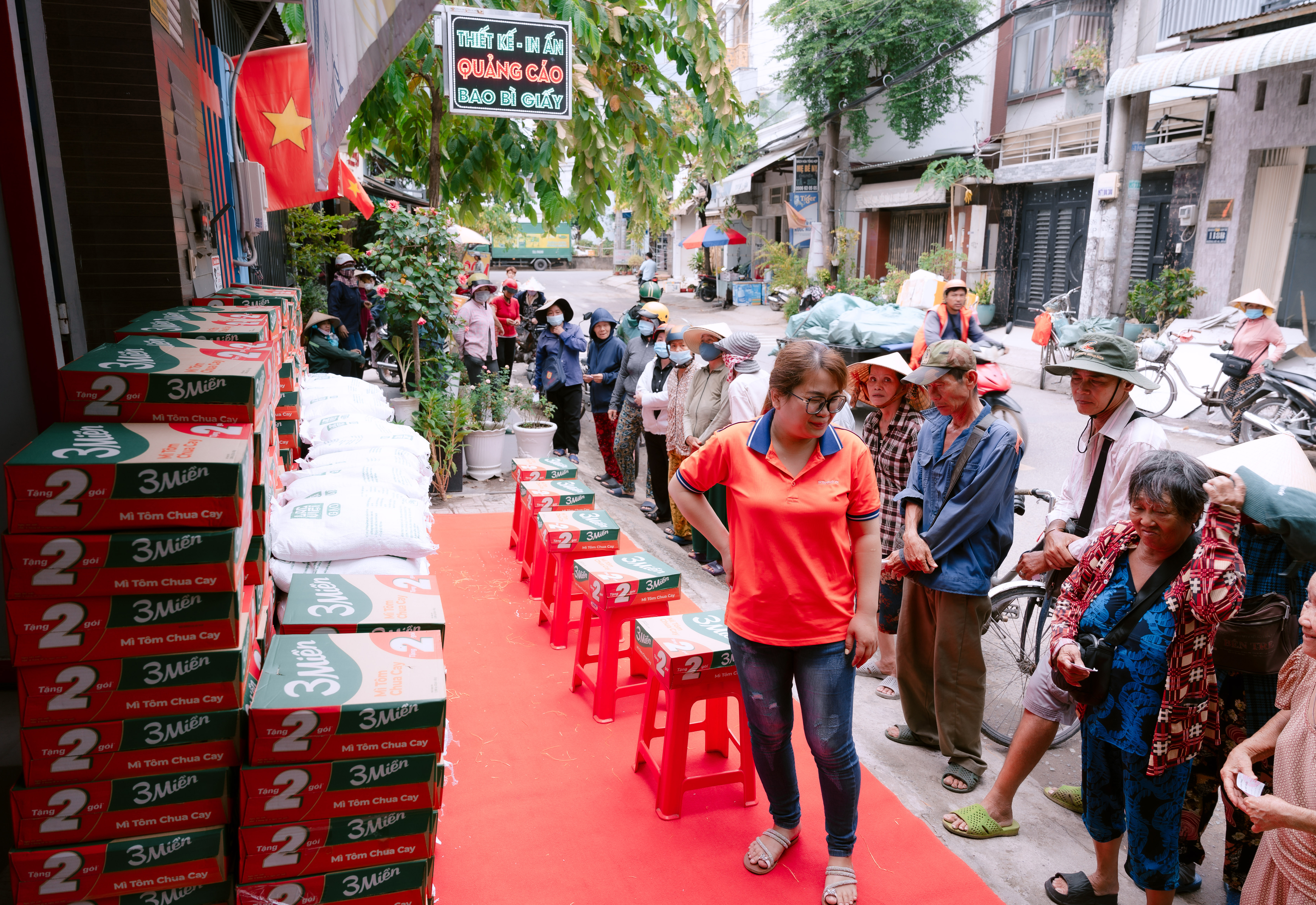 In Tân Phú phát mì và gạo mùa Vu Lan 2026